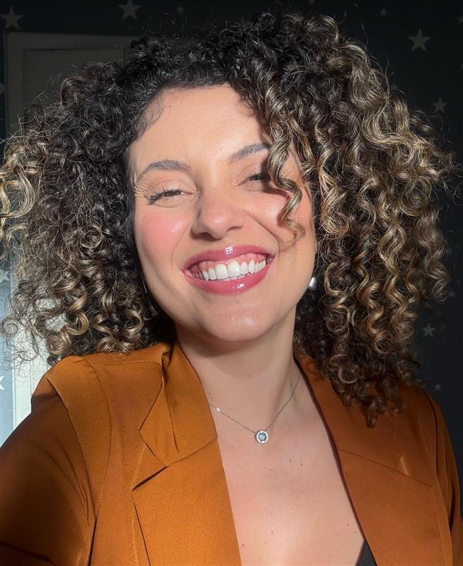 Vívian Alves